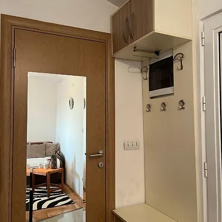 Jana Apartment *